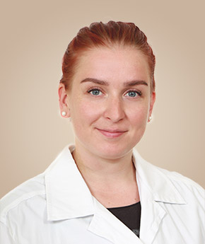 Laserhoitaja Nina Dahlman Eiran sairaalassa tekee IPL-valohoitoja mm. ihokarvojen poistoon.